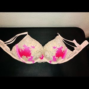 Victoria’s Secret Bombshell Bra 32C